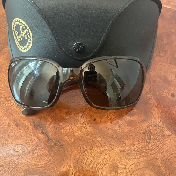 Ray-Ban Polarized Oversized Sunglasses - Picture 1 of 11